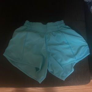 lululemon size 0 4 inch electric turquoise hotty hot shorts